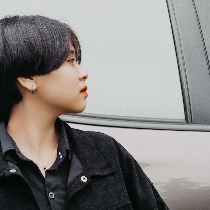 Arman Chen, Client Relations Director, discussing corporate gifting strategy with business clients